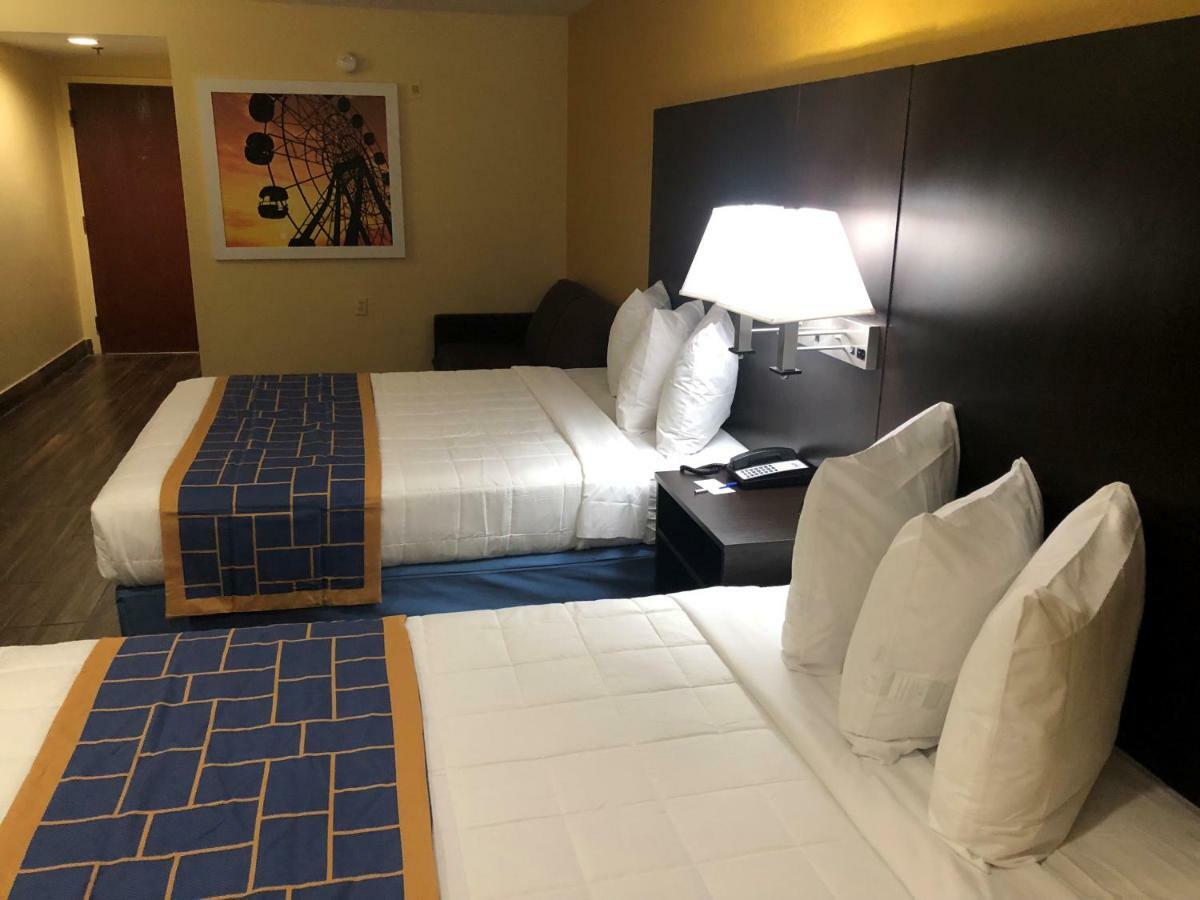 Days Inn & Suites By Wyndham Tampa/Raymond James Stadium Exterior foto